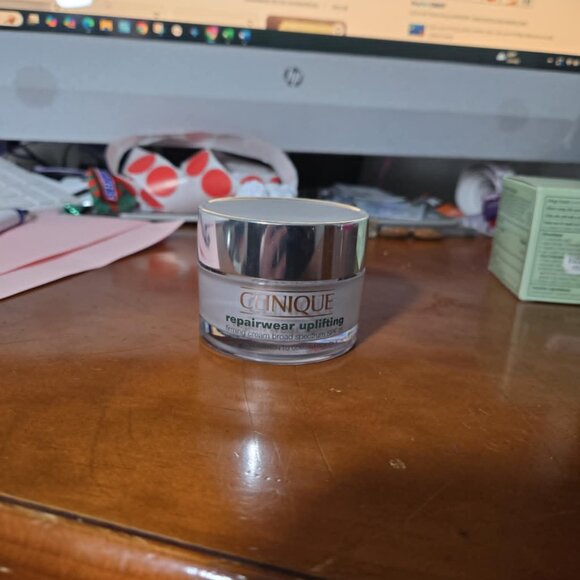 CLINIQUE Repairwear Uplifting SPF 15 Firming Cream Dry Combination 1.7 OZ 50 ML - Picture 2 of 3